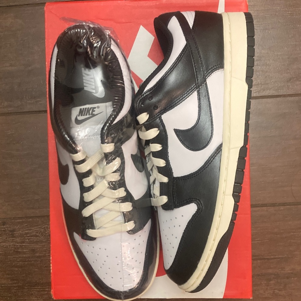 Brand New Nike Dunk. Women’s Panda. (Not the retro release) W 11 / M 9.5